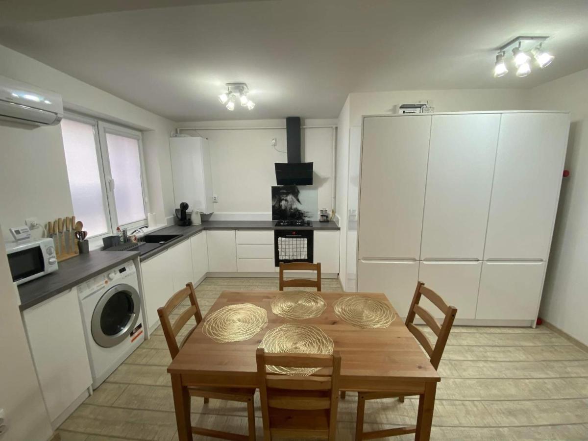 The Best Apartament Central Хунедоара Экстерьер фото